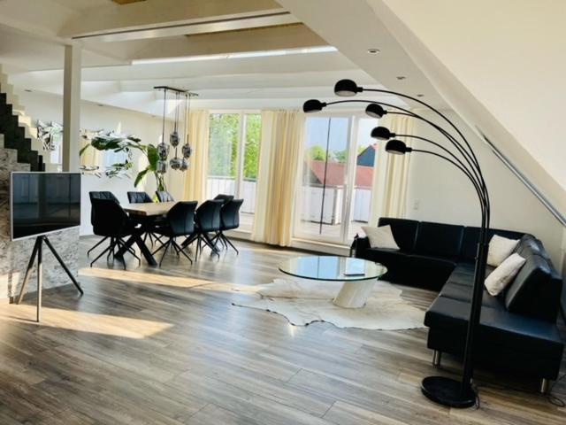 Apartment 160Qm 5 Schlafzimmer 1 Wohnzimmer Terrasse Und Balkon Вільгельмсгафен Екстер'єр фото