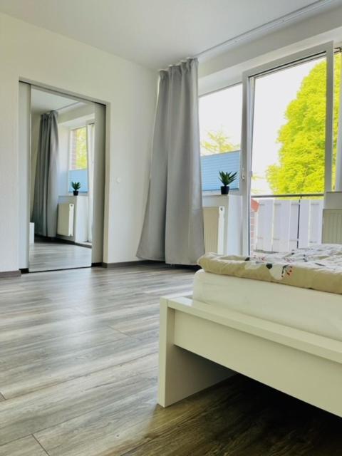 Apartment 160Qm 5 Schlafzimmer 1 Wohnzimmer Terrasse Und Balkon Вільгельмсгафен Екстер'єр фото